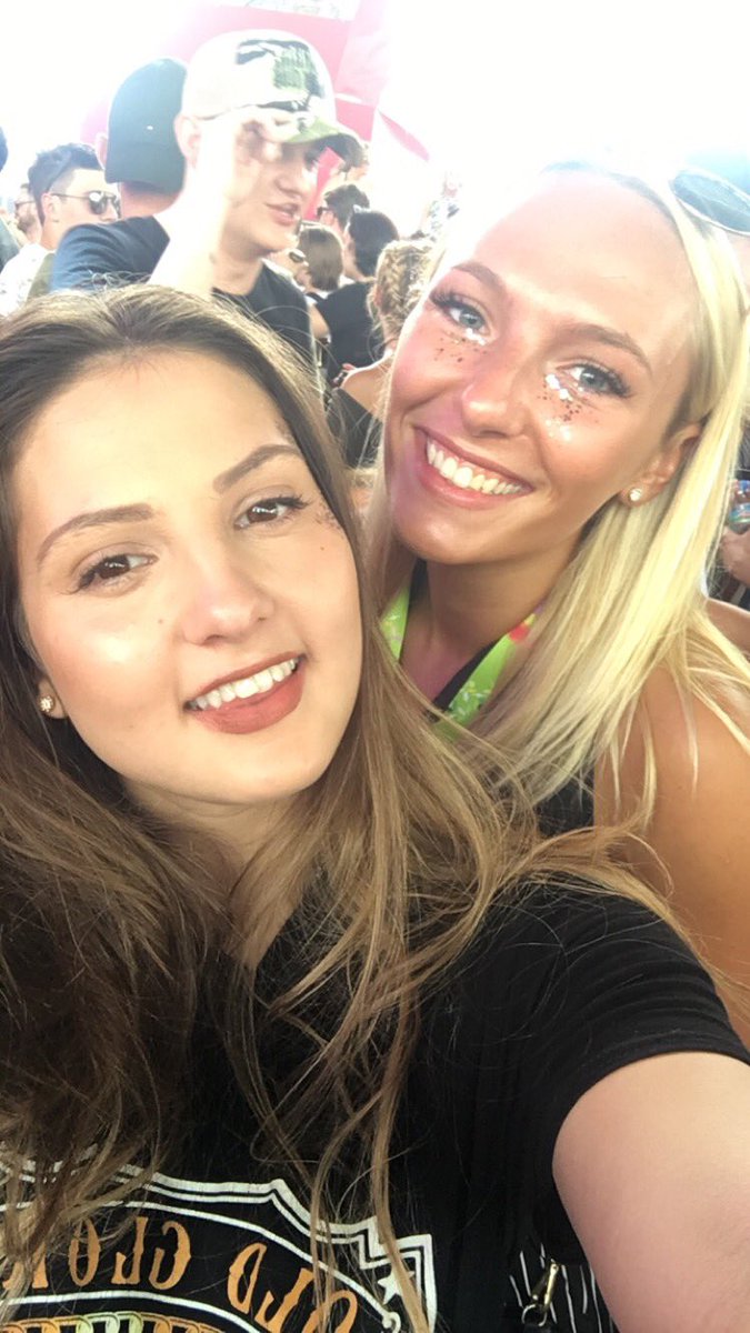 alicewhapshott's tweet photo. God don’t think anyone understands how much I miss this one @elin_margraveX #whyyouleave https://t.co/7WzPm3Z6eT