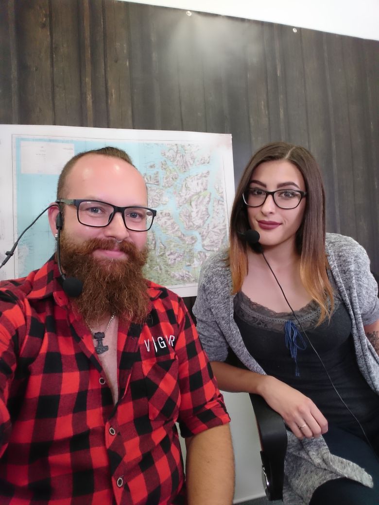 vigorthegame's tweet photo. We are LIVE, Outlanders! ❤️

@PyritTheNerd (Community Manager) and @Ghostonex (Creative Director) are getting ready to show you a brand new map. Join the hunt 🔪

▶ https://t.co/lNsox1HYKk 
▶ https://t.co/jnSTbv42NF

#whatifhumanityfalls https://t.co/E6TmNbnD9B