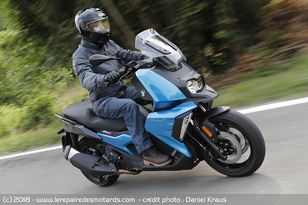 LeRepaire's tweet image. La liste des maxi-scooters compatibles avec le #permisA2 pour les nouveaux motards  tinyurl.com/yd95kz5d