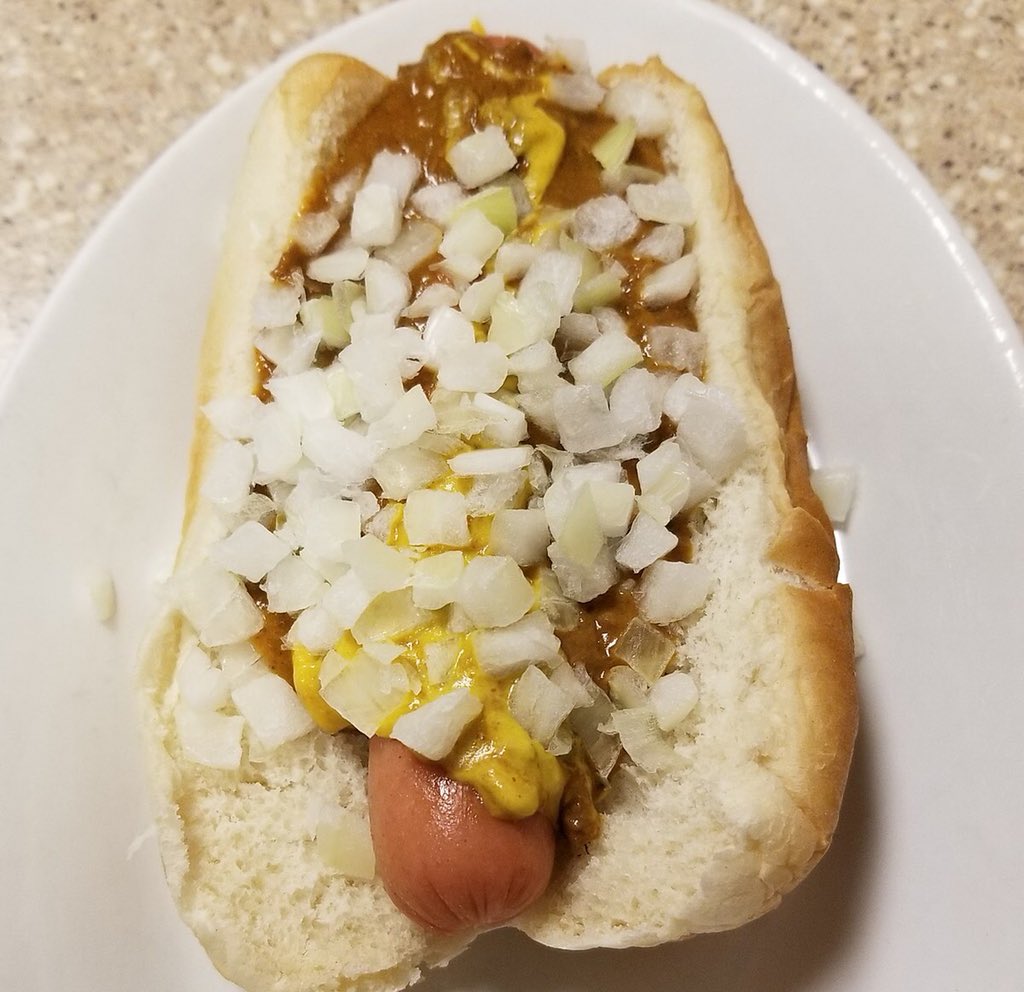 @DT2ComicsChat I love #ChicagoStyle, but I grew up in #Detroit. I have a hankerin’ for a #ConeyDog right now. By the way, a Coney Dog IS NOT a chili dog. Diced onion, mustard + the famous Coney Sauce | #ConeyIsland #chicago #coneyislandhotdog #NationalHotDogDay #foodtweet