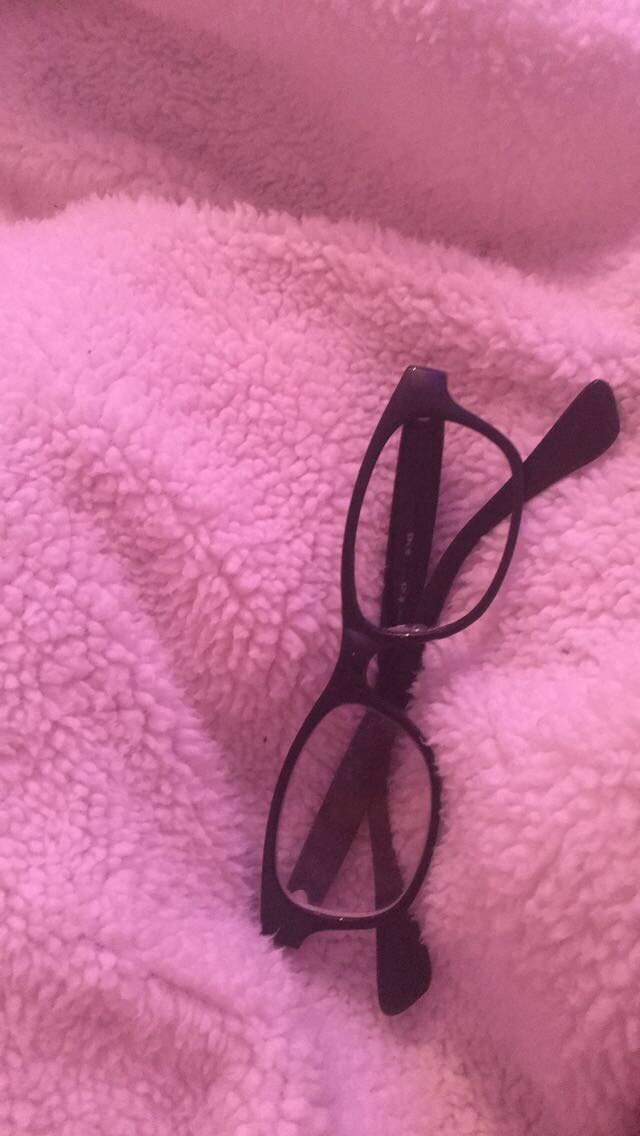 PrincessKelsey2's tweet photo. @glasses_direct HNMP36-Q88K9F  The lense literally fell out :( https://t.co/FAUmeBjW4R