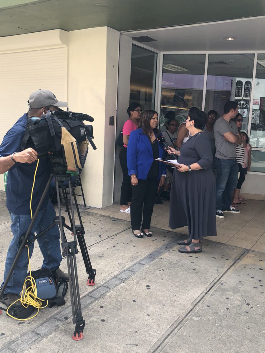 AcueductosPR's tweet photo. [Ahora] Directora de #ServicioAlCliente #MelissaRodríguez en entrevista con @SylviaGomezT2 para @TelenoticiasPR donde informa temas apremiantes relacionados a las facturas #AAAparaTodos #UnEquipo https://t.co/1R5rMMcd56