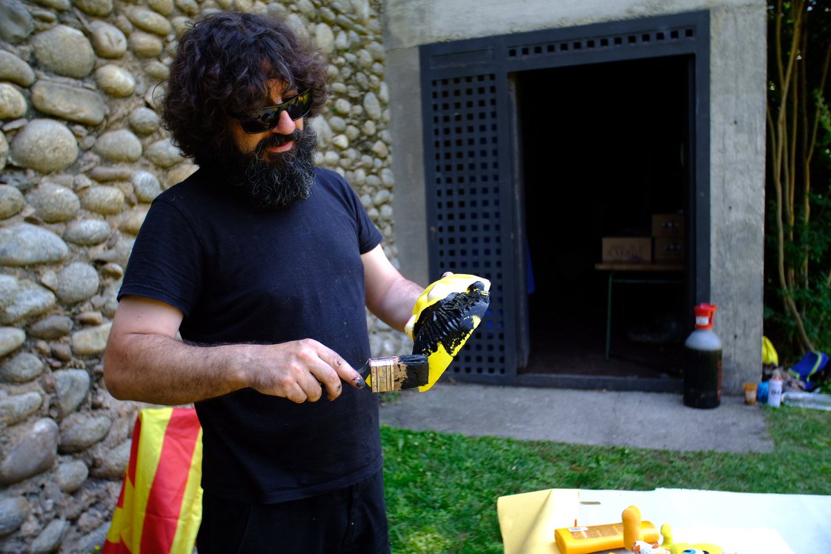 Festusfestival's tweet photo. A part de l'aiguat, d'aquesta edició del festival ens enduem coses com objectes, paraules prohibides, sons d'un altre planeta i teatres diminuts! #FESTUS18 https://t.co/mqQMJWYqTq