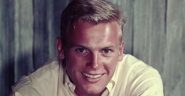 iShowTunes's tweet photo. @TabHunterDoc @tcm Bravo, @TCM... & Bravo, #TabHunter !!! 👏🏻👏🏻
#RIPTabHunter 🌹 https://t.co/qeLgv5g2Il