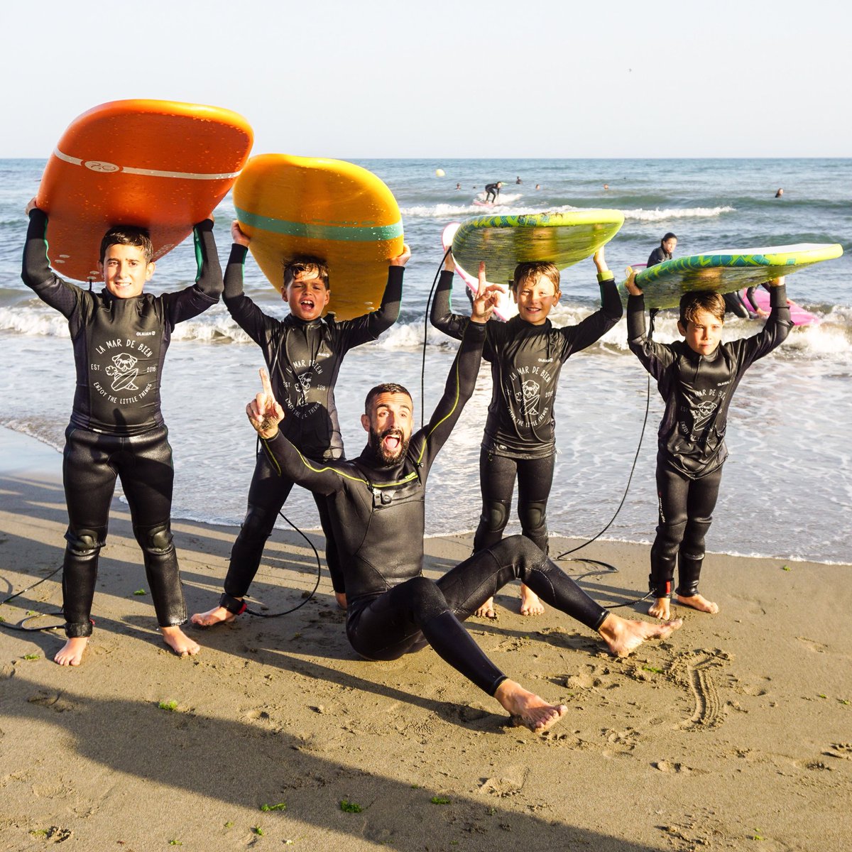 lamardebienco's tweet photo. FELIZ MIÉRCOLES!🏄🏄‍♀Después de unos días de calma,VUELVEN LAS OLAS!👏Tenemos CLASE de SURF 🌊🌴☀para todas las edades y niveles en CABOPINO(MARBELLA) 🏖VIERNES 20 por la tarde a las 18:00.
Info y reserv 646755927 📞
ANÍMATE Y comienza el fin de semana LA MAR DE BIEN 🌊🏄🐶🥕 https://t.co/LSR5rkacRU
