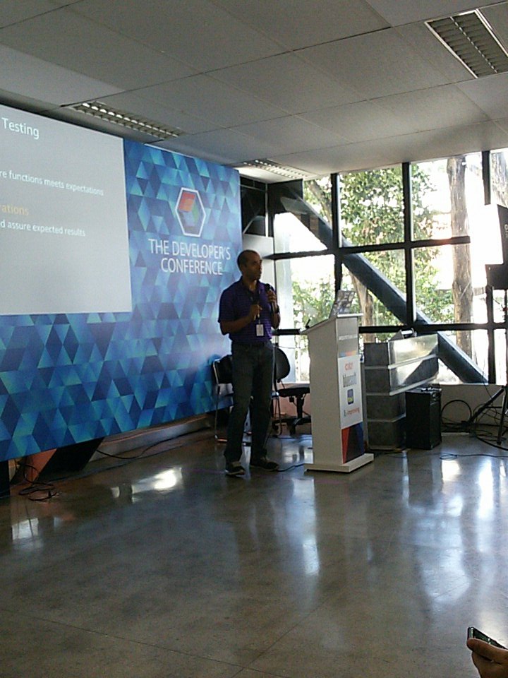 mr__m's tweet image. O grande @arungupta falando sobre Chaos Engineering e #Kubernetes na #ArquiteturaJava do #TheDevConf