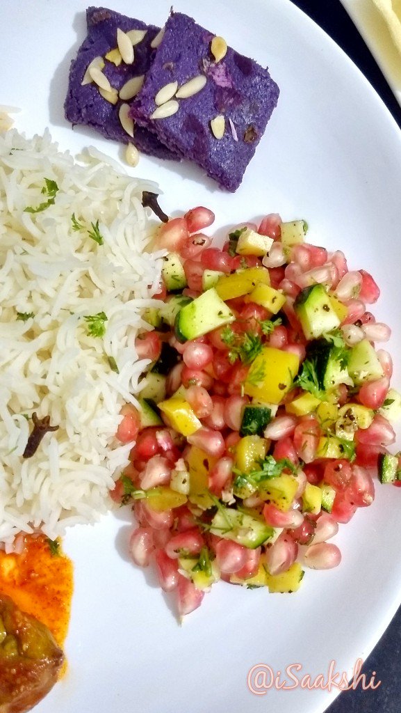 iSaakshi's tweet photo. There's more! 😛 #DesiTadka &amp; #KitchenYoga Didn't realize I had plated food that looked like a stuffed toy! 😂😂 #Corn/#Makai #Gassi/#Ghassi #Curry, #Anar #Pomegranate #Jackfruit #Zucchini #Salad, #Jamun/#Black #Plum #Barfis, #Tender #Mango #Pickle/#Appinmidi #Anchar, #Papad. https://t.co/y6FQpyl9di