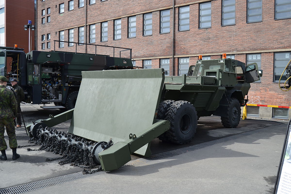 Foliohat's tweet photo. My top three capabilities for any wheeled brigade would be following:
1. Breach on the move
2. Wet gap crossing
3. Massed indirect fires  

What are yours? https://t.co/30WZqvAceg