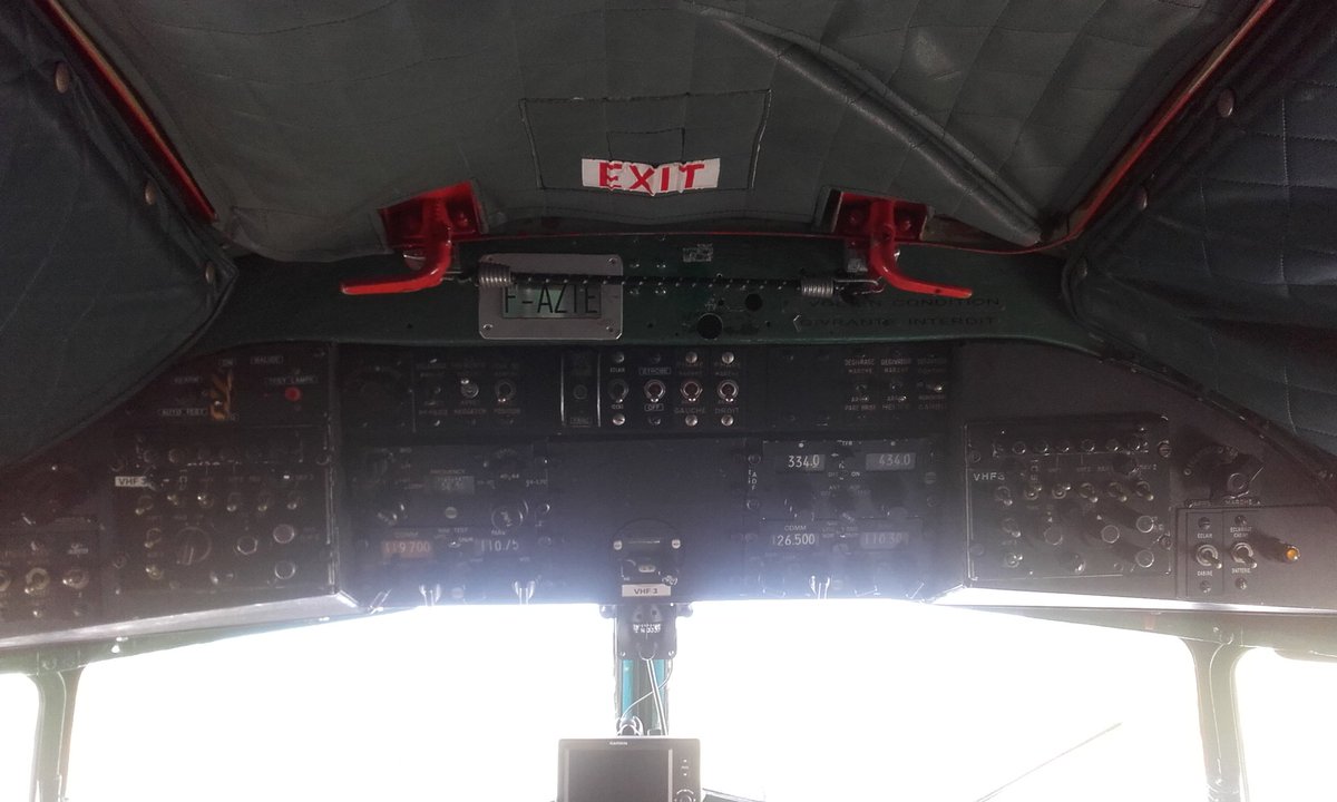 Al29900's tweet photo. On est pas monté dans un #mcdonnelldouglas DC-3 construit en 1943, qui a lâché des para au dessus de sainte mère l'église et traîné un planeur le jour du D-Days, et fai 50 missions de ravitaillement de Berlin pendant le blocus soviétique nous !!! https://t.co/i52mPqV6tz