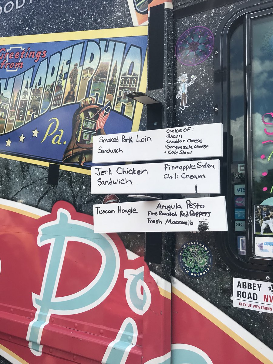 VaultComm's tweet image. Talk about a SURPRISE! Sum Pig #foodtruck crashed our Q2 agency staff meeting and we’re living for it. #funlunch #VaultLife