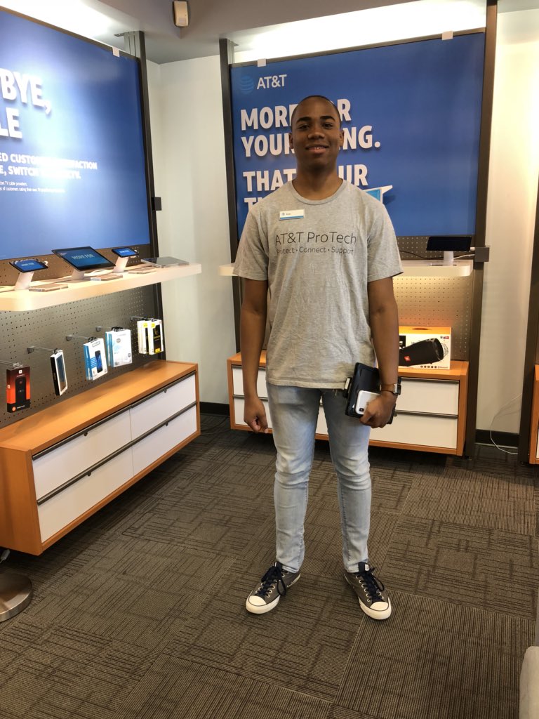 YardPotomac's tweet photo. Evan is ready and committing to 4 ProTech appointments by himself today 💪🏽 #DEMOlishers #ProTechSimpleSetup @VinceProTechTor @cjay0908 @HeadCoachMely https://t.co/6L9lIGQOPZ