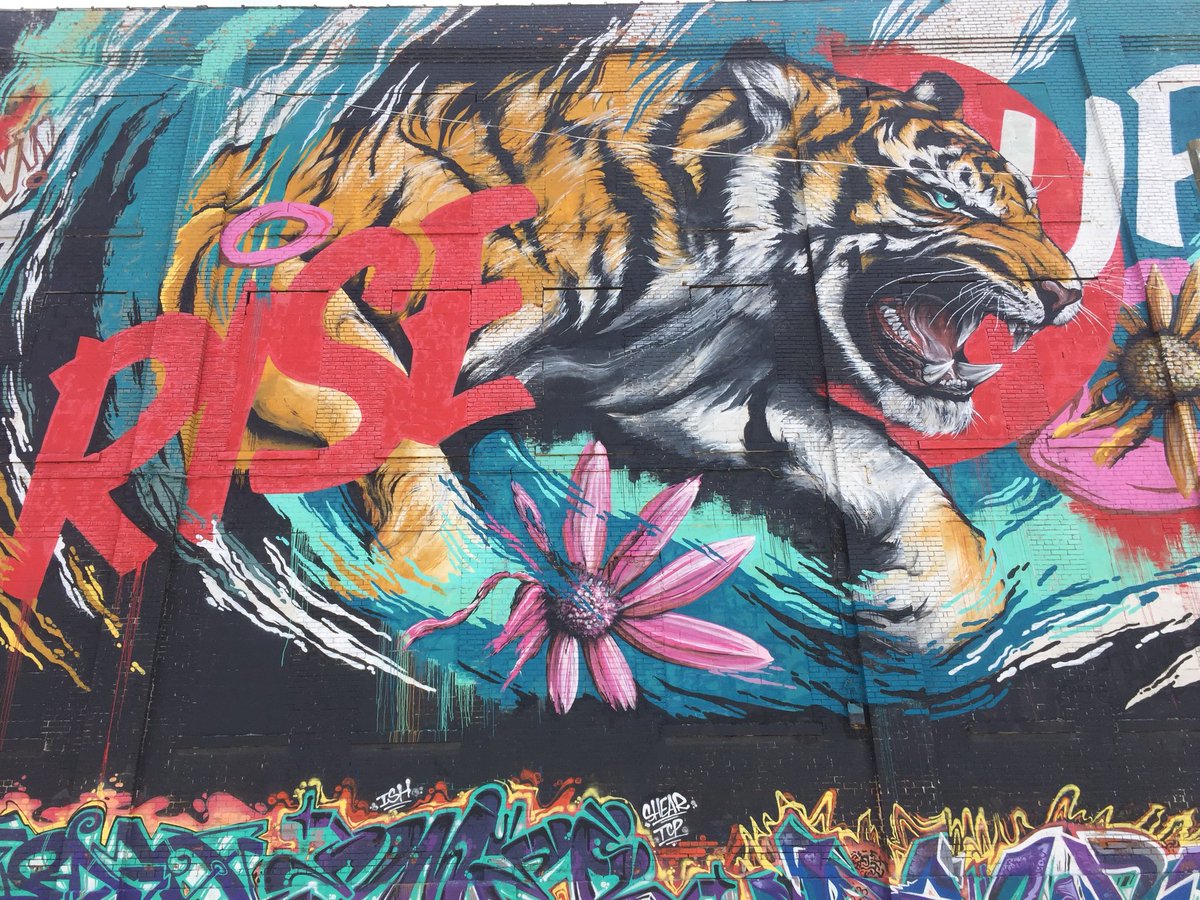 KarenDybis's tweet photo. Using my @CurbedDetroit public-art map to the fullest.
#SecretDetroit #murals #Detroit #publicart https://t.co/jGizw0FnIj