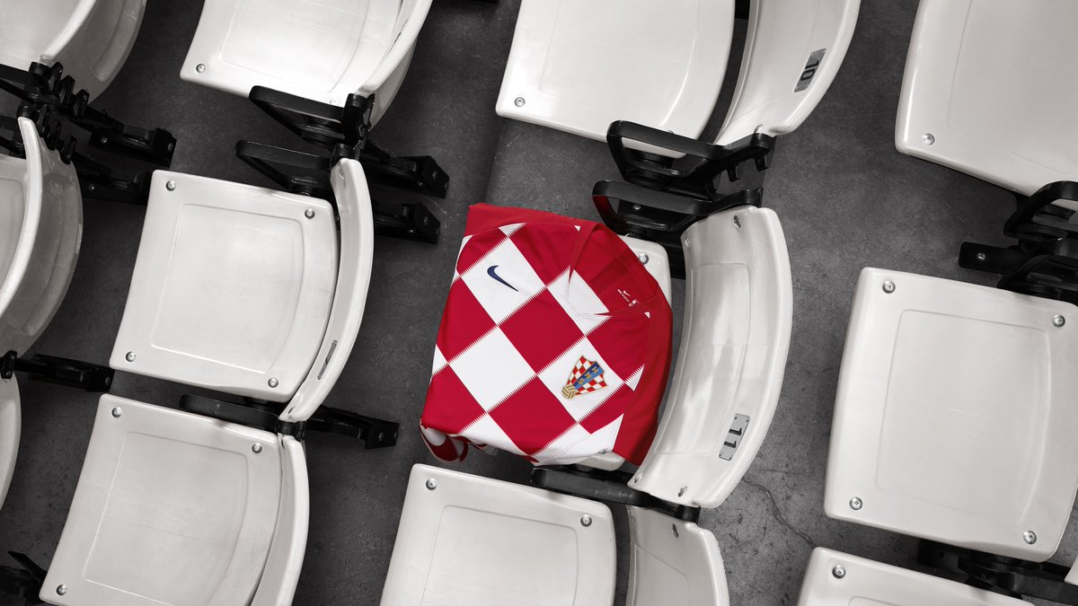 🇭🇷 Croatian Football Federation sends 12 national team jerseys to young footballers in @FAThailand who were saved in the recent cave rescue operation. 🇹🇭
#BeProud #Croatia #Family