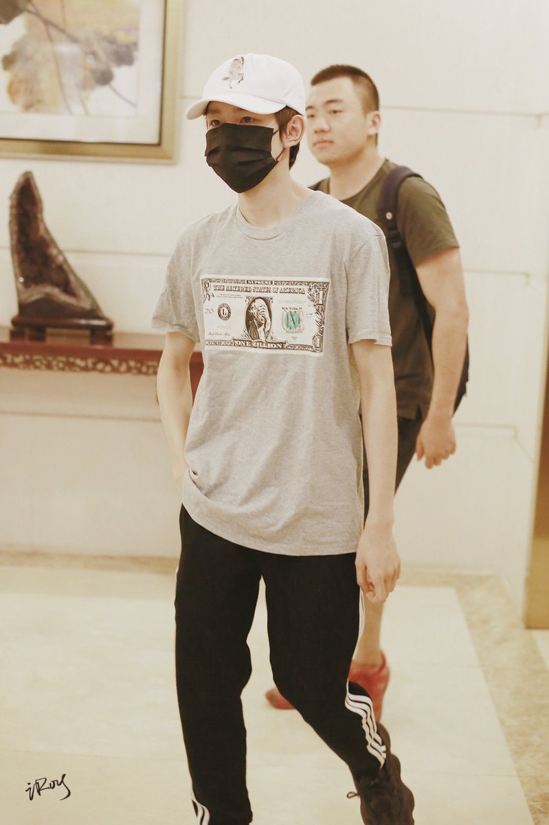 bubble_roy's tweet photo. #王源 #wangyuan #roywang #tfboysroy #tfboys王源

170726上班图
早啊~不过衣服皱皱的是不是因为昨晚就穿着睡觉了呀ฅ'ω'ฅ

#金鱼的追源日记

#왕원 #おうげん #ワンユエン #VươngNguyên #唯爱王源 #源基金 #王源大主宰 #王源牧尘 #环球人物专栏王源说 #王源很王很丸圆 #TFBOYS왕원 #tfboyswangyuan https://t.co/YHzomTQFCd
