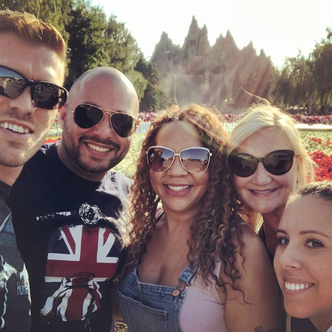 ModernMktgStarr's tweet photo. Had an awesome evening at #CanadasWonderland my stomach ain't what it use to be but I had a great time. #Toronto #TegritaTeam #TegritaTeamLove https://t.co/74e8z0Jgg1