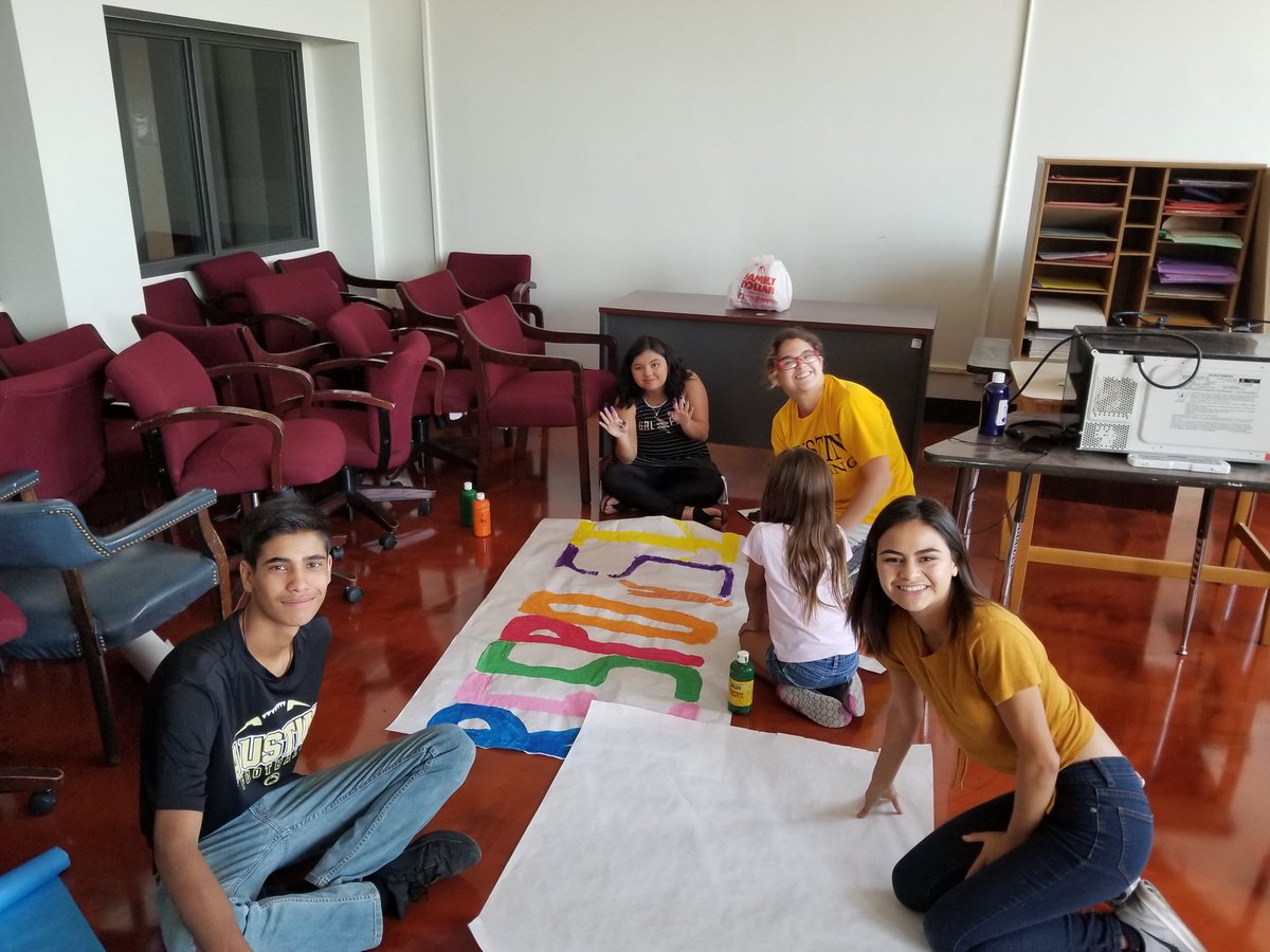 SDOAPantherNT's tweet image. Getting ready for Claw Camp 2018! Our sophomores and juniors are working hard to welcome the new freshmen next week! @cynsationalcynd  @BlancheGenao #PantherNewTech #SDOA