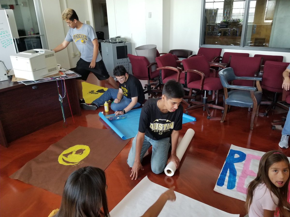 SDOAPantherNT's tweet image. Getting ready for Claw Camp 2018! Our sophomores and juniors are working hard to welcome the new freshmen next week! @cynsationalcynd  @BlancheGenao #PantherNewTech #SDOA