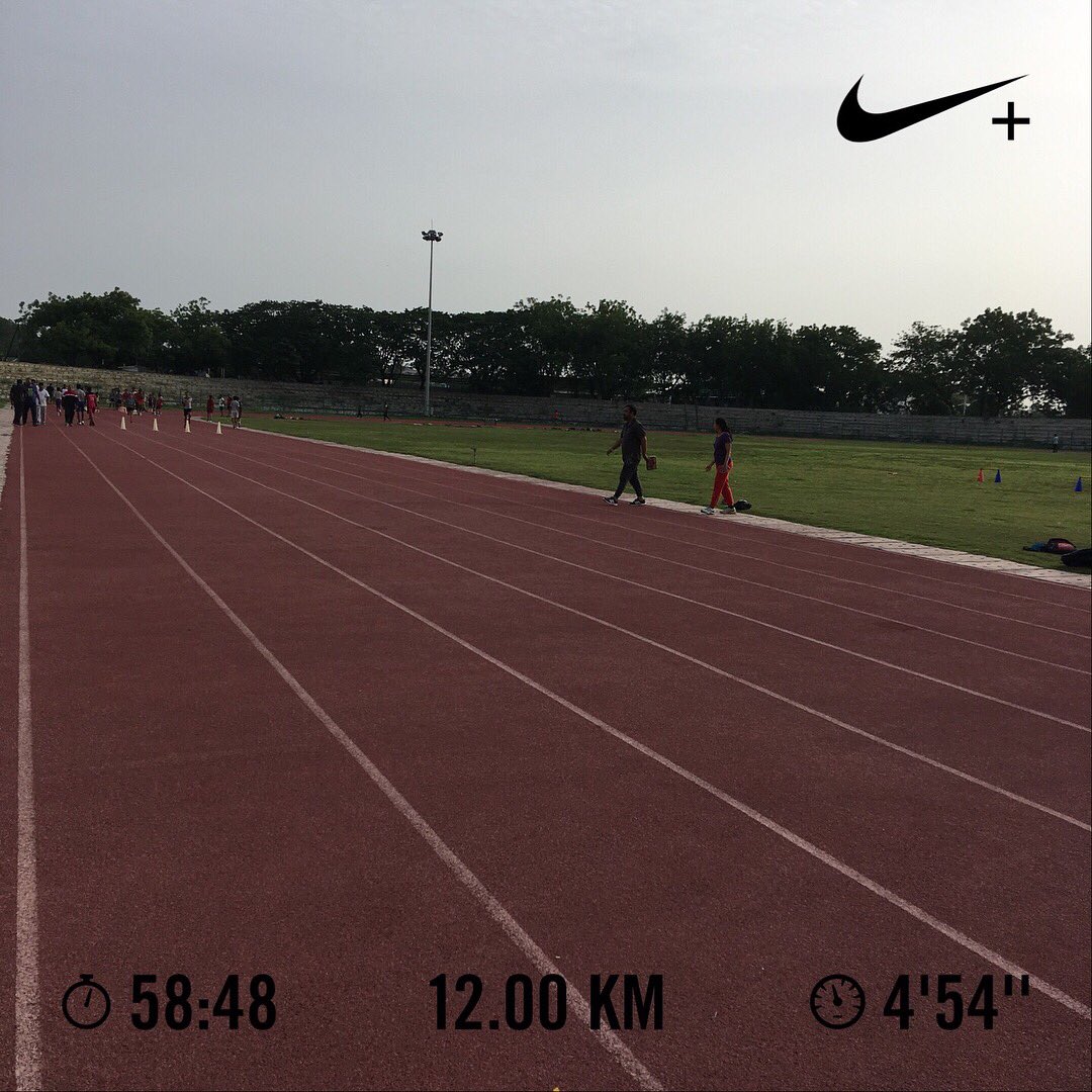 Nithin's tweet photo. 6:07 AM: Pyramid run. Starting with 10 min warm up jog.
800M at 4.45/KM
400M at 4.30/KM
200M at 4.15/KM
300M at 7:30/KM
Repeat 7 times
10 min cool down jog.
Was quite comfortable. Average HR @ 164 BMP.
#Runners360 #BM2018 #marathon #training #nikeplus #nikerunning #pyramidrun https://t.co/6Xe7WYv4Zx