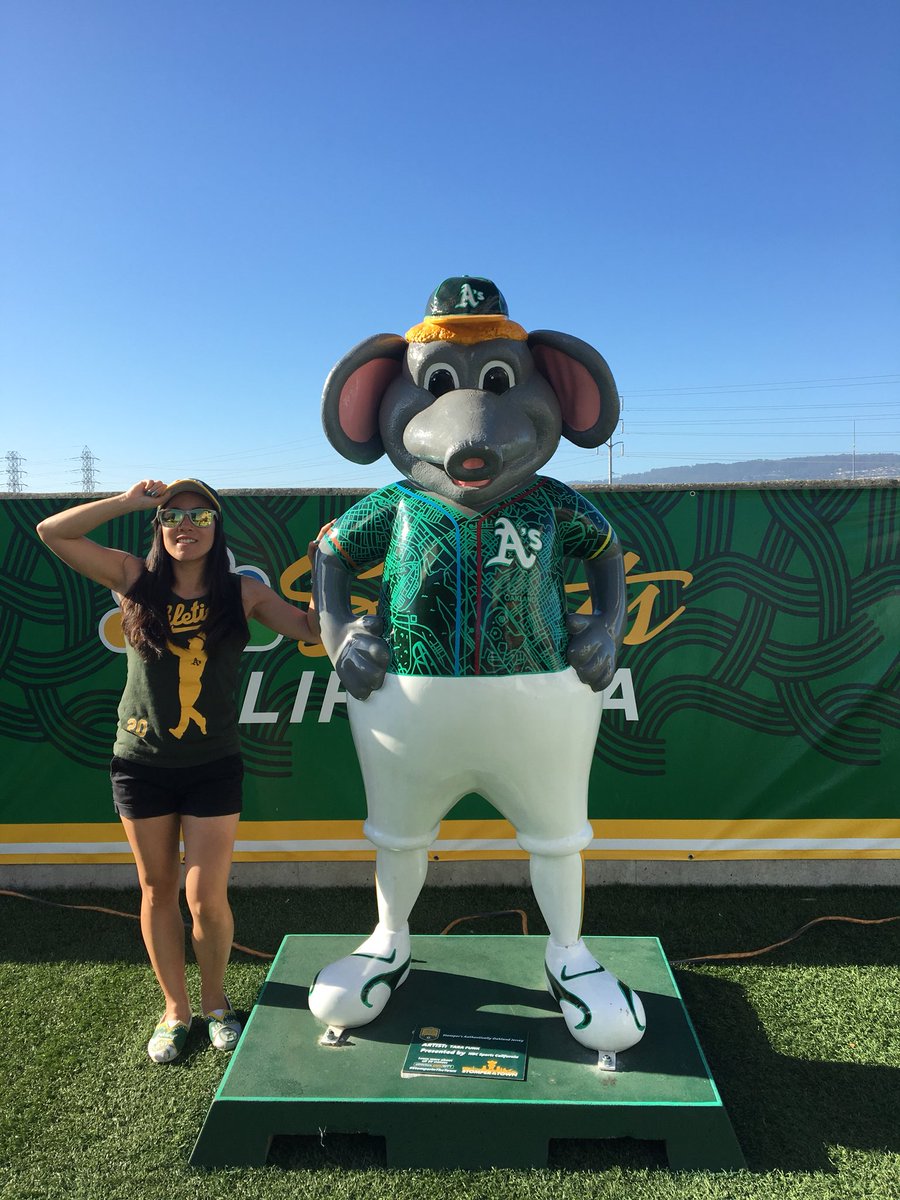 It’s always a pleasure seeing stomper at a game! #stomperinthetown <a href="/Athletics/">Athletics</a>