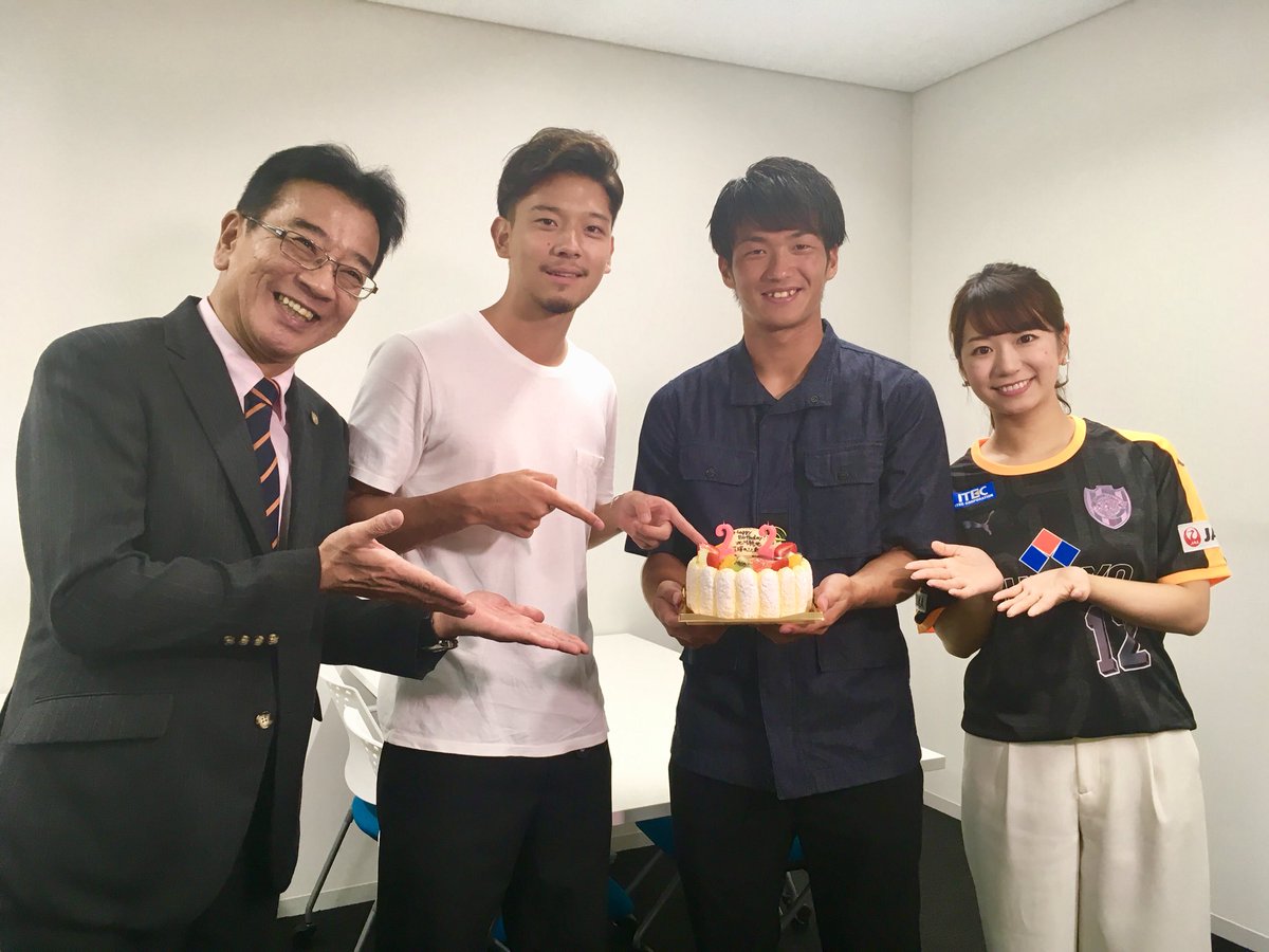 Loco エスパルス Happybirthday 今夜24時25分 お楽しみに なんとoa日がお誕生日 飛躍の22歳 サプライズはたぶん成功 背番号10はケーキを持つ係 詳しくは今夜のlocoで