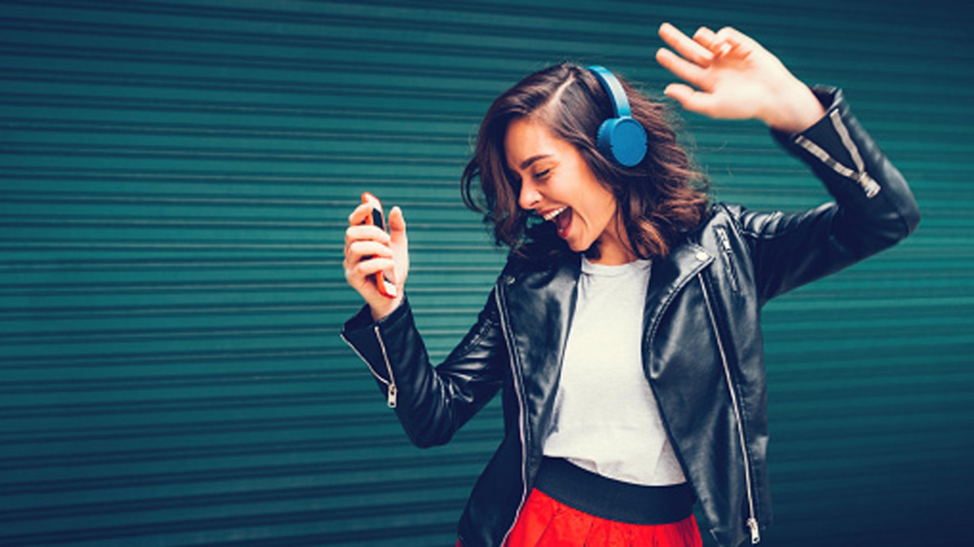 infobae on Twitter: "“Generación streaming”: el celular es el ...