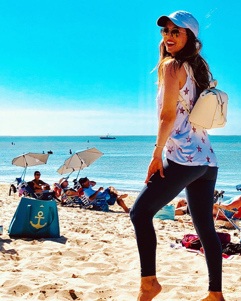 Whedonverso's tweet photo. Eliza Dushku de vacaciones por la playa. #BuffyTheVampireSlayer #Dollhouse https://t.co/PQnJr1FtA7