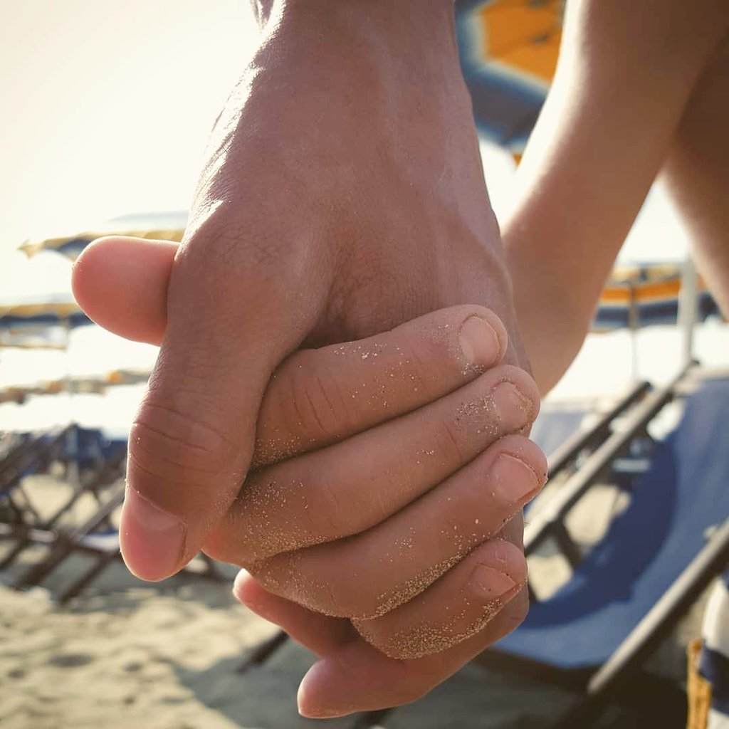 DavideSavont's tweet photo. "Si racconta di un bambino su una spiaggia che non so, mentre il sole tramontava nel mare."
#GrestdAmare #CreGrest #Allopera #Estate2018 https://t.co/5b46s41uN0