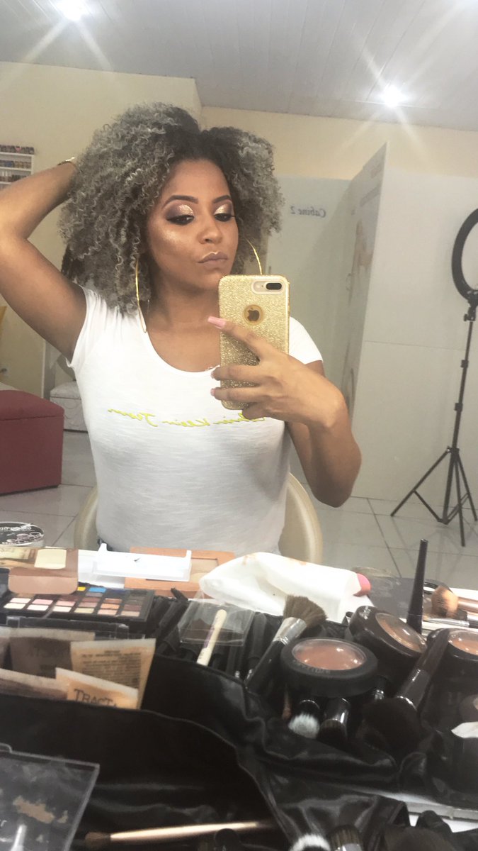 chellyvieiraa's tweet photo. Gratidão é a palavra!!✨❤️🙏🏾
Hj eu tive o prazer de fazer um curso vip com essa mulher que eu admiro mt, uma das melhores excelente profissional ameeeei ...💖 @Mada
#MakeupPorAmor #Ilovemake #Blessed #ilovrmakeup #apaixonada #makegringa #makebafo https://t.co/q3GwqhLhRE