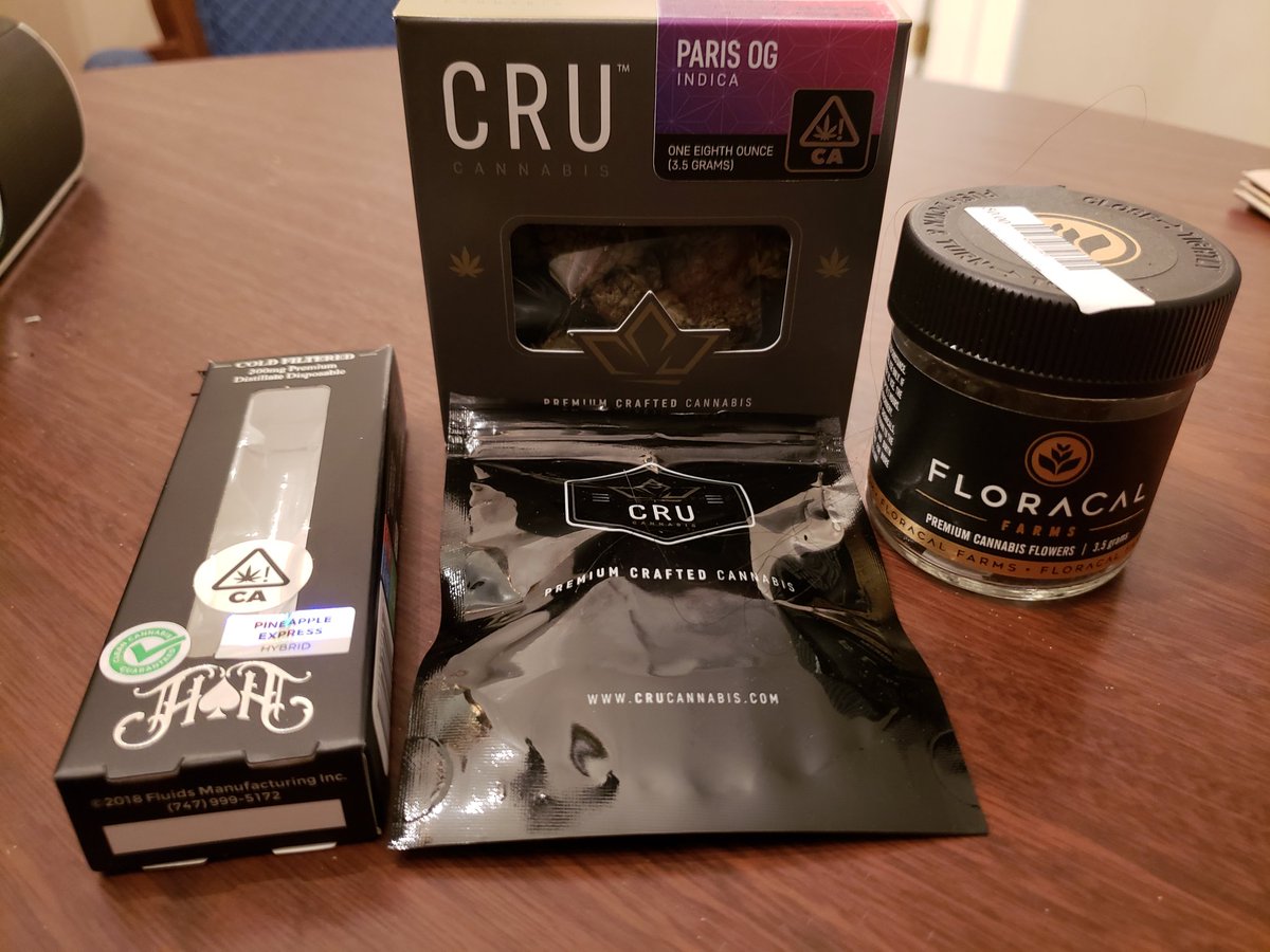 Cannabistsx's tweet photo. I have returned from San Diego refreshed. I didn't miss anything did I?
Did some research while I was away, Was not disappointed. @heavyhitterstpc @crucannabis @floracalifornia all excellent products. the #Heavyhitterstpc disposable vape needs and XL ver though, lasted one day. https://t.co/1URlh4soO4