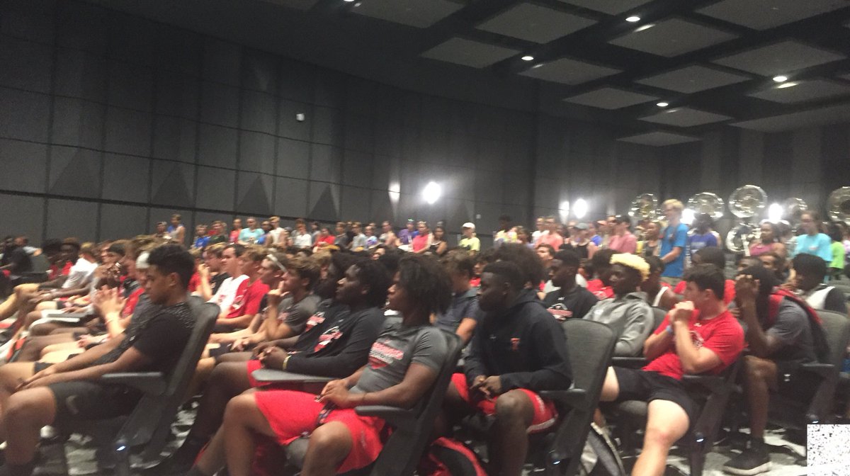 SteeleThoughts's tweet photo. This flat out fires me up! Our HS football coach (@coachmarkf) had his players come in yesterday to listen to the band perform in the auditorium. He said, “We appreciate the hard work and support from our band!”  This is how it’s done! Every program counts! Every student counts! https://t.co/QnNt1RWs5W