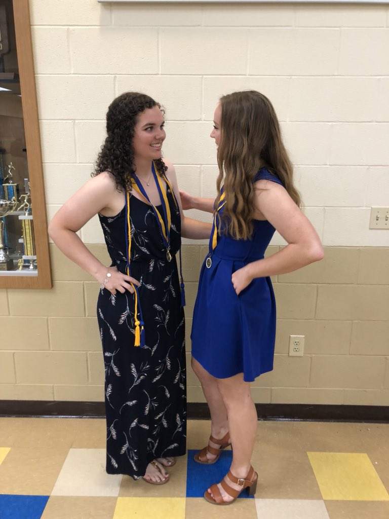 kelsi_reed_'s tweet photo. Lills it’s been a wild ride, but I wouldn’t trade our memories for anything!! I will miss you so much, love ya!❤️ #twogoatsinaboat https://t.co/bu8vEtMJQ3