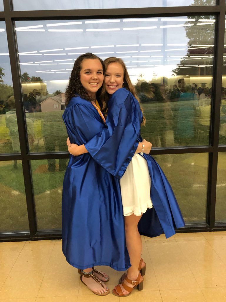 kelsi_reed_'s tweet photo. Lills it’s been a wild ride, but I wouldn’t trade our memories for anything!! I will miss you so much, love ya!❤️ #twogoatsinaboat https://t.co/bu8vEtMJQ3