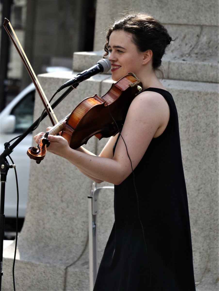 snapperchap's tweet photo. @ElaKalicka busking her heart out in London today. Please vote for her ❤️ 🎼
https://t.co/ZgyCRtogsb @GibsonGuitarUK #gigsbigbusk @LDN_Culture https://t.co/3XzP3KDduc