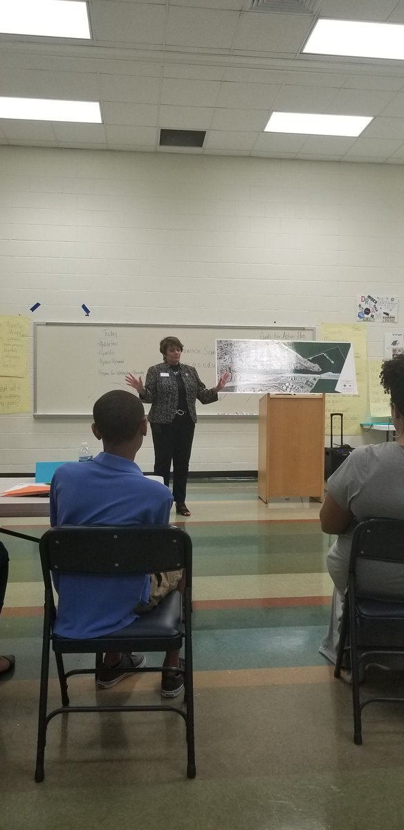 DelCiaPrice85's tweet photo. Then, we heard from Mayor McKinley Price, Florence Kingston (Director of the Development Department), and Everett Skipper (Director of the Engineering Department) about some of the great things happening in Newport News and the cool careers available!
#BeTheChange #DoTheWork https://t.co/TWQakRmchO