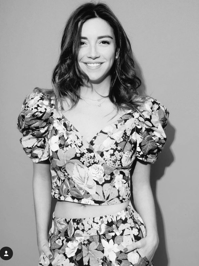 manumanuti's tweet photo. ¡Feliz cumpleaños @ReginaBlandon! No eres una niña normal porque eres una mujer extraordinaria 🎈🎉🎂.
(Si este tweet llega a 100 RT le hago un shooting a Regina, más el que le debo de su boda jajaja). https://t.co/BxoqpWCH6D