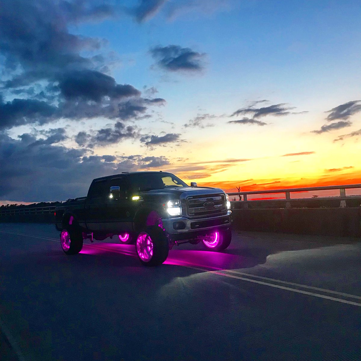 carsonwethering's tweet image. Can’t beat a sunset in stella