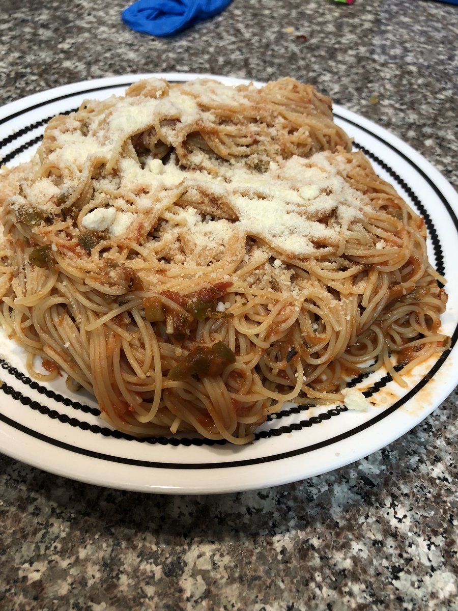 Happy #SpaghettiWednesday 🍝 It’s a perfect day for #Spag Did you know the record for eating #Spaghetti is 10 pounds consumed in 8 minutes.  It’s not quite 10 pounds on my plate but it’s still a lot Everyone have a great #SpaghettiWednesday #sPaulghetti #bigplate #SoHungry