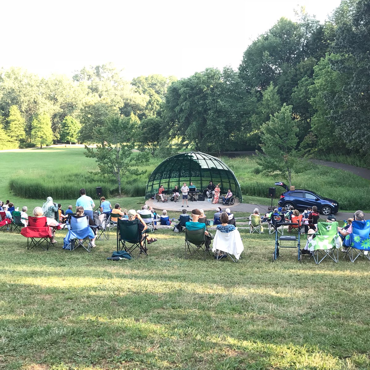 GUSchusterThea's tweet photo. Shakespeare Summer Nights’ last performance of STANDUP SHAKESPEARE is underway at Lake Erie Arboretum. A beautiful evening for Shakespeare in the park.  #GUproud https://t.co/1fpq9idveU