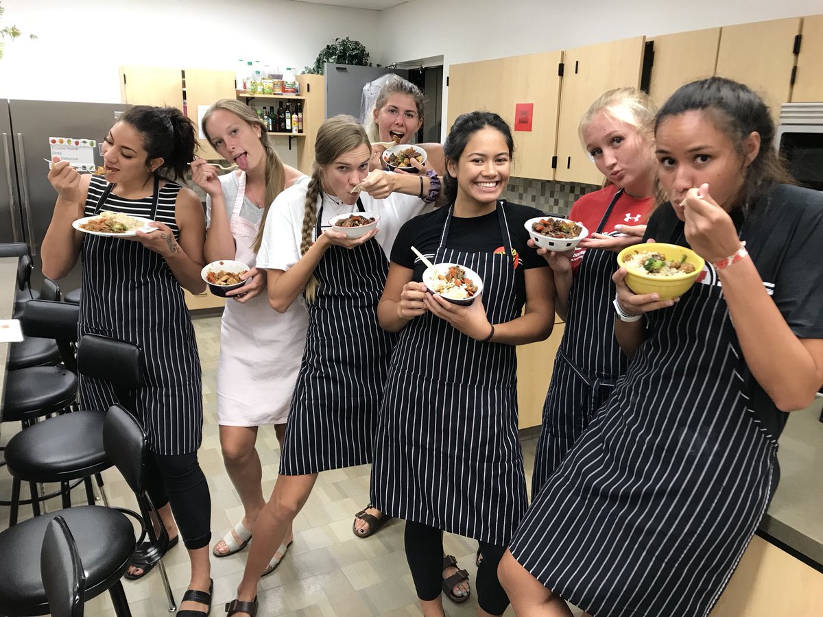 UtahVolleyball's tweet photo. Cooking time! 🍳 
#utahvb https://t.co/7H98fFxdSz