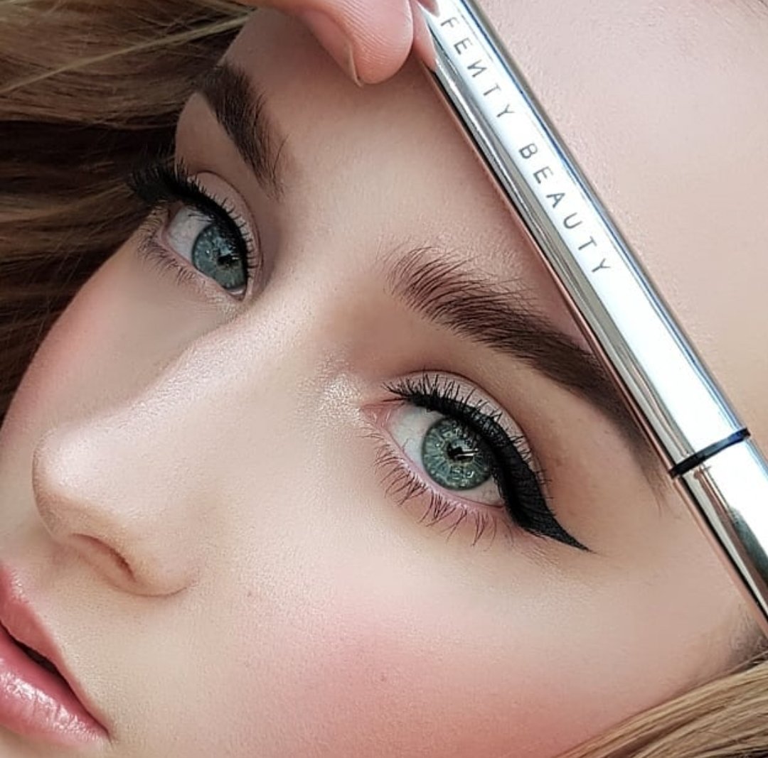 AlexGrbasMakeup's tweet photo. #alexgrbasmakeup 
#FentyBeauty #sydneymakeupartist
#wingedliner https://t.co/SVC9XnL2Od