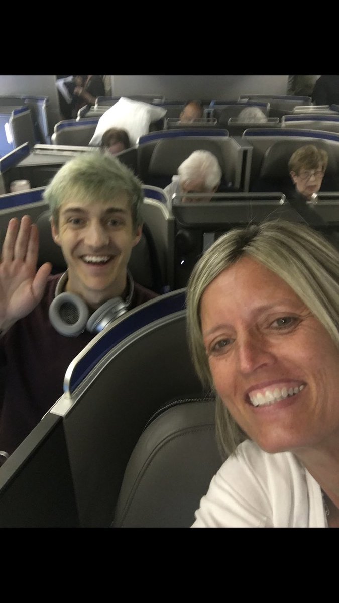 RealMikeMurph's tweet image. So my mom tells me she’s sitting in front of @Ninja on her flight overseas and I don’t believe her. Next message I get is this picture. She’s living her best life. Appreciate you @Ninja