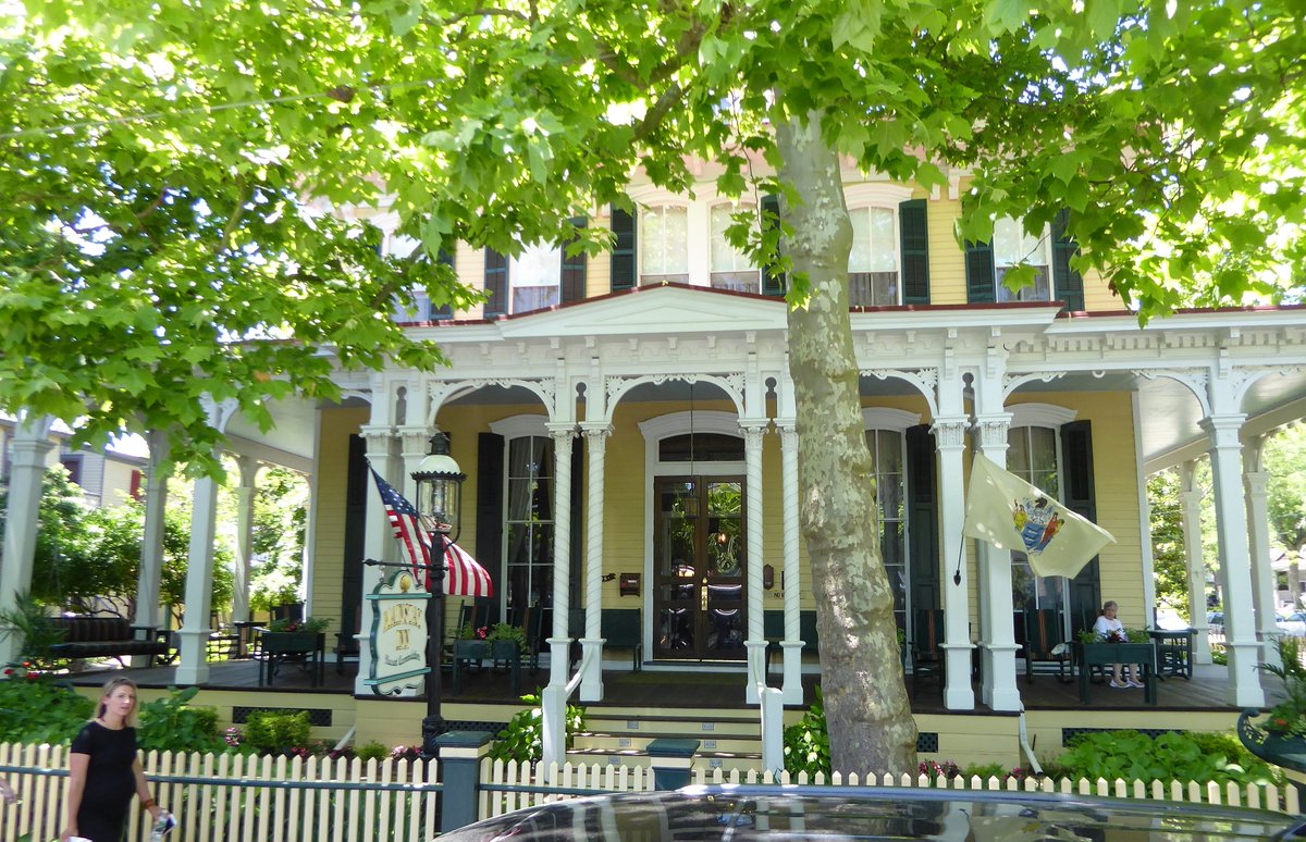 WriterKalina's tweet photo. A day in Cape May. https://t.co/wNtgv0TKEc #Victorian #CapeMay #CapeMayMAC #CongressHall #NewJersey #beachlife #architecture https://t.co/Zj6dZo3rZD