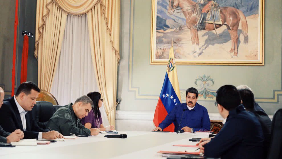 NTN24ve's tweet photo. [#ATENCIÓN] Maduro anunció que la Reconversión Monetaria comenzará a partir del próximo 20 de agosto y le quitará cinco ceros a la moneda https://t.co/Ep76PFOTuf https://t.co/fqfP5sWpQ9
