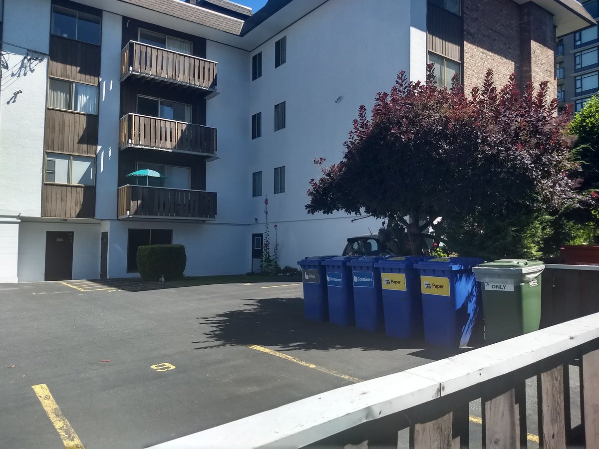 BSimonsonEco's tweet photo. Holiday snaps - I give you bins of Vancouver 😂😂😂 #recycling #recyclinginVancouver #wastegeek #holidaybinsnaps #Vancouver #Vancouverbins https://t.co/YtutqjtLwG