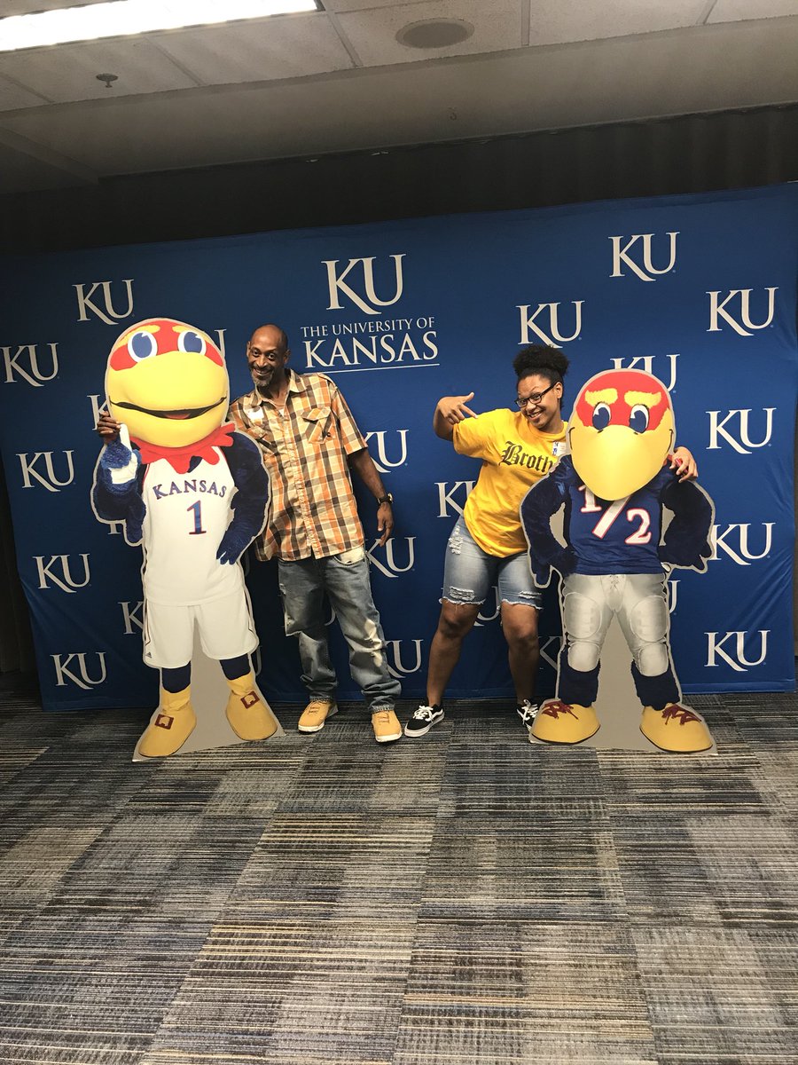 _xlandisss's tweet image. Can you tell how excited we are??😂😁 #KUOrientation