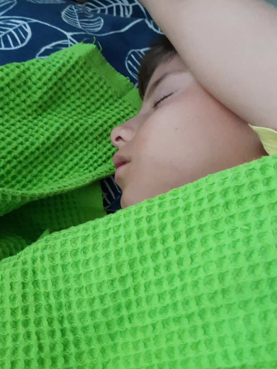 smrasnmez's tweet photo. Günaydın annelik işte gece 3 te yatıp sabahın en erken saatinde ayakta durmaya çalışmaktır ... mehmetimin adımları için ayakta durmalıyım.. sarmalar hazır.. https://t.co/aP3GXBPG9p