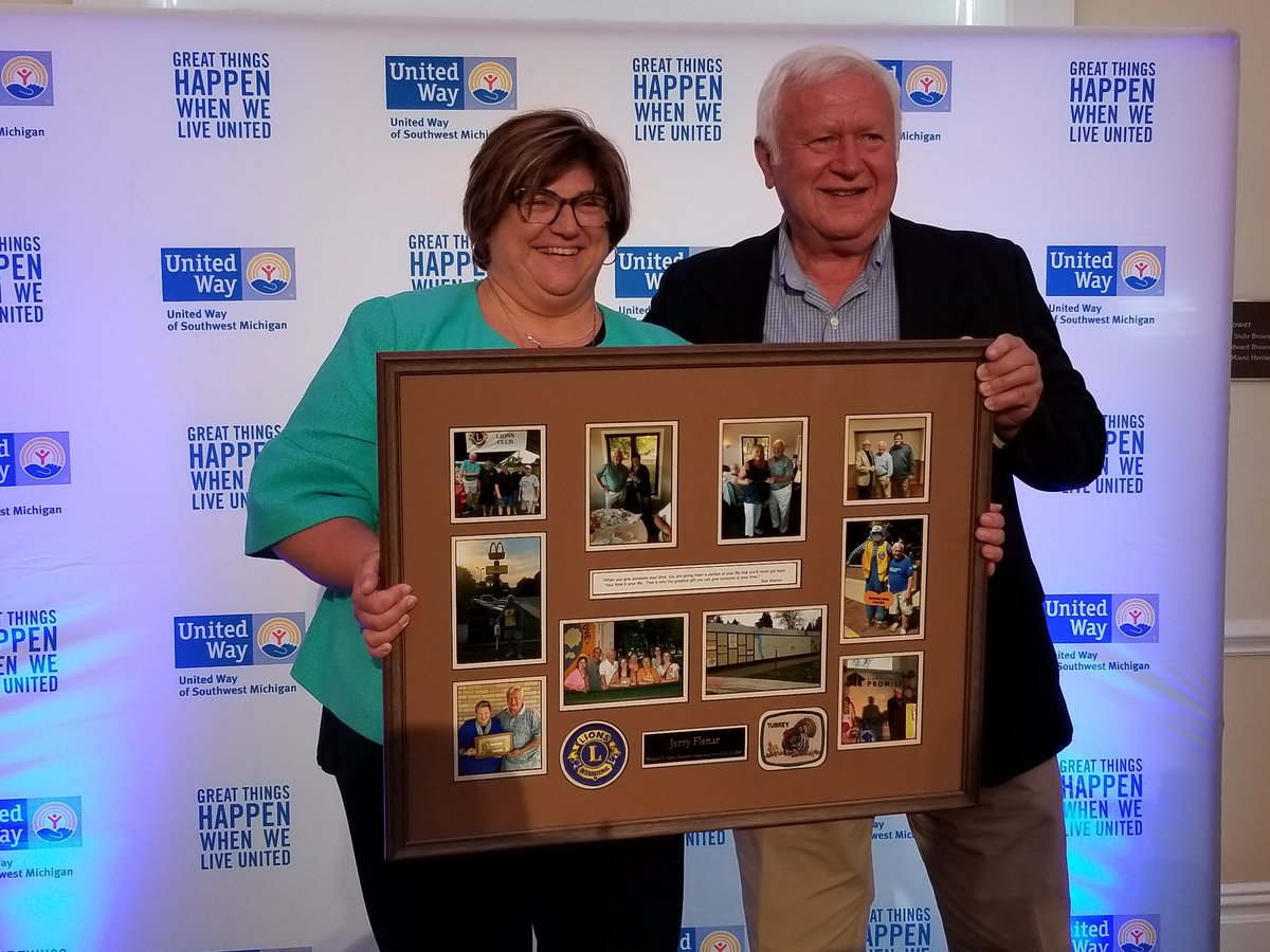JohnMProos's tweet photo. Southwest Michigan is blessed to have so many #volunteers with big hearts. Tonight @UnitedWay_SWMI took time to recognize some of those volunteers. #SWMIService #LiveUnited https://t.co/zOGSGC7Qaa