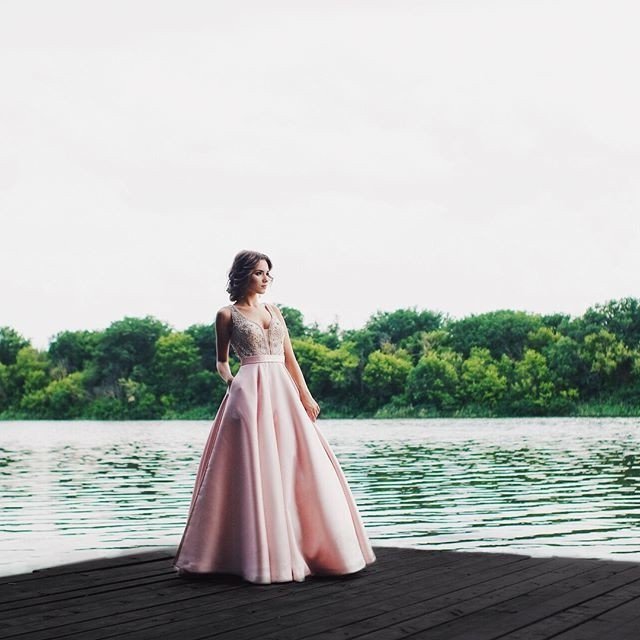 JVNbyJovani's tweet photo. Having a #princessmoment in this sparkling embellished #blush #ballgown! #JVN60696 #PromDress #JVN
https://t.co/f3r3954H9V https://t.co/Td6fYwAIWh