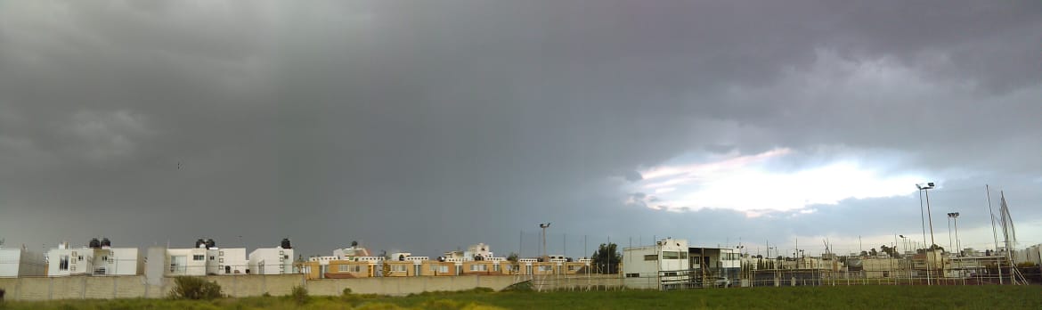 Leslyeoduarte's tweet photo. Interesante el cielo en San Pedro Cholula #Puebla . ¿Qué les parece? Vía @PumasCentro https://t.co/3GdV6qp8r0