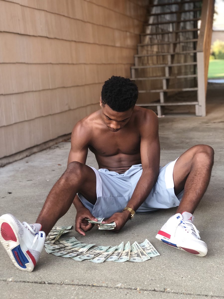 LLBANKG's tweet photo. Getting Money Aint Shit Im On My Young Nigga Shit โฟ๏ธ๐ฐ๐ช๐ฝ๐#NOMOBROKEDAYSโผ๏ธ
#FreeBigg
#FreeLiJosh
#LLBANK https://t.co/Cwwg7AmsNx